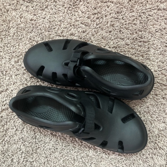 OOFOS Men's Black Slip-On Sandals - Picture 8 of 8